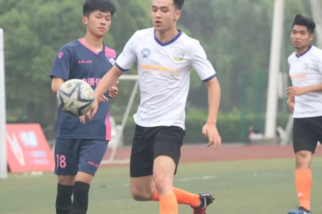 亚运会上的混乱与成就：市长道歉运动员不懈追求